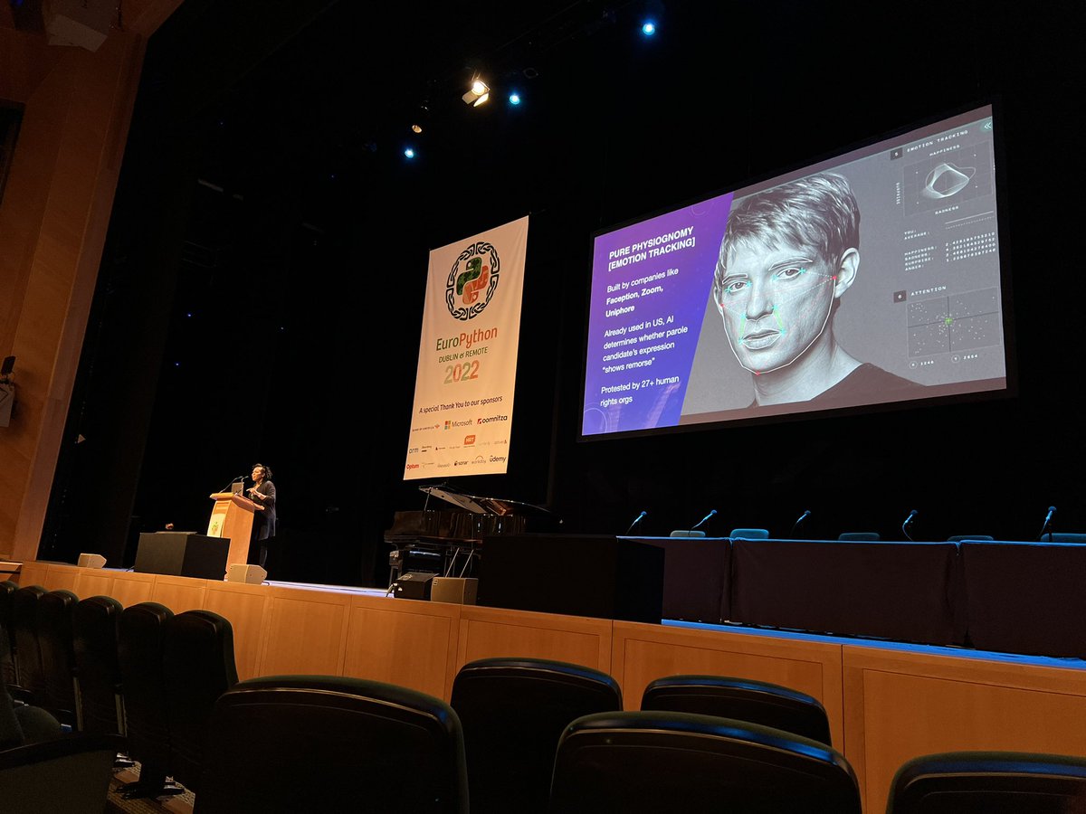 leleportella's tweet image. What a talk!! Omg 🤯.  @DocStefflbauer #EuroPython2022