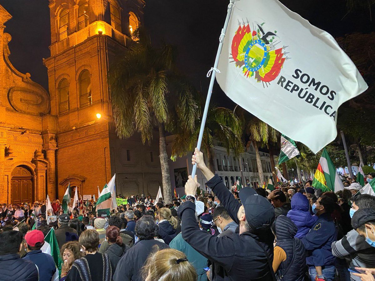 SomosRepublicaB's tweet image. Mensaje para los jóvenes: “Jamás acepten, que les cercenen el más importante derecho que tiene el ser humano: LA LIBERTAD DE PENSAR”.
#Edificar #Compartir #Crear #Sumar #Dialogar #Ayudar #Servir #Unir #Dar #Mejorar