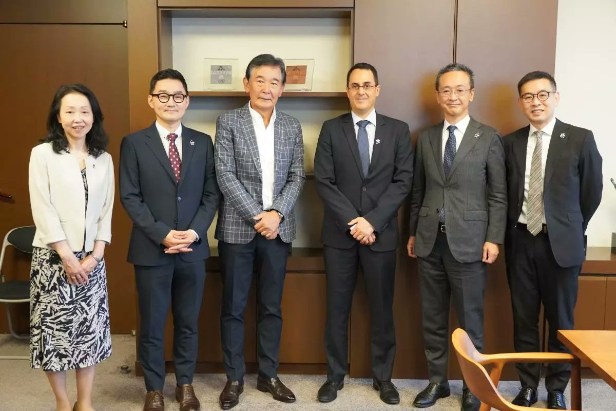 In Japan, @CISACnews, JASRAC &amp; KOMCA met with Commissioner for Cultural Affairs Tokura Shunichi to discuss strengthening copyright of audiovisual creators to grant an unwaivable right to remuneration. The  remuneration right is a priority of <a href="/WADWorldwide/">Writers & Directors</a>.
cisac.org/Newsroom/artic…