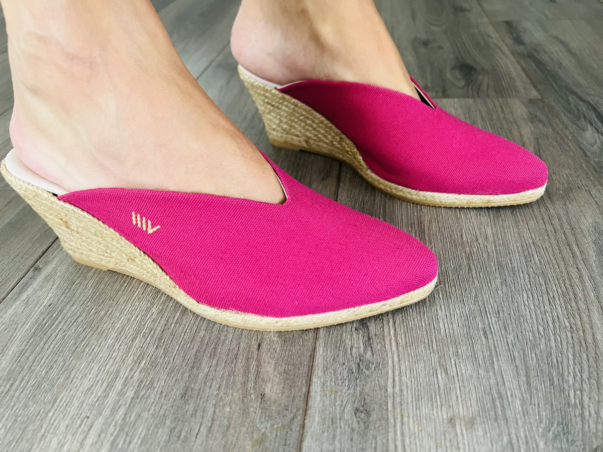 ladyboarder9669's tweet photo. RT! My new lovely @VISCATA #wedgemule #shoes are here! Check them out! #viscata #viscatabarcelona #backtoschoolshoes #backtoschoolstyle #primeday #primeday2022 #backtoschool2022 #backtoschoolmusthavex #wedgeshoes #mules #wedges https://t.co/1w0WewgCCv https://t.co/8dXcnYB63f