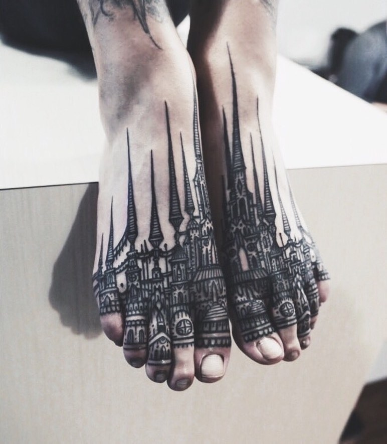 Inkedmag's tweet photo. castlebasas on IG tattooed their own feet 🤯⁠
Would you get this done? https://t.co/QCDNQSNXkc