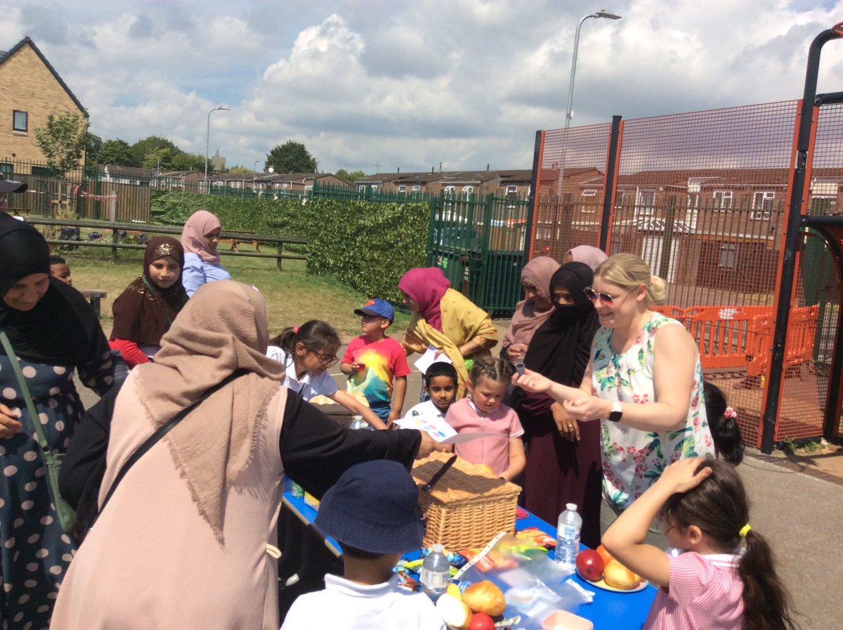 Pillthepod's tweet photo. WOW! What a fantastic afternoon working with our pupils, parents &amp; carers in Year 1 &amp; 2 to launch our exciting BRIDGE curriculum! Thank you for coming. Diolch yn fawr. 🤗

#BRIDGE #TheBRIDGEExhibition #HybridLearning 

@PillYear2 @Year1Pill @EAS_Equity @sewalesEAS https://t.co/cNoAecbugm