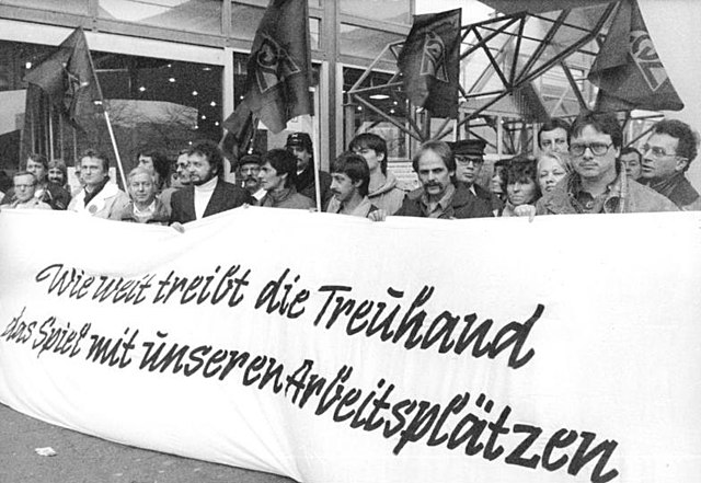 #otd:16.07.1990 Konstituierung der DDR-Treuhand. Seit 2007 übernimmt #dasBundesarchiv die Unterlagen. Informationen zur Übernahme, zur Bearbeitung und Nutzung in unserem Fachmagazin FORUM (2020), S. 45: bundesarchiv.de/DE/Content/Pub…