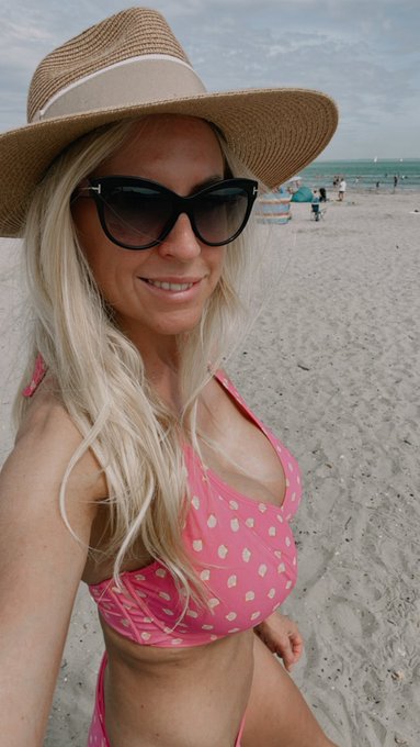 Having the best day at West Wittering beach today https://t.co/k23vc52Qrz<a href="/tag/linkinbio"class="tags"><span>#linkinbio</span></a>