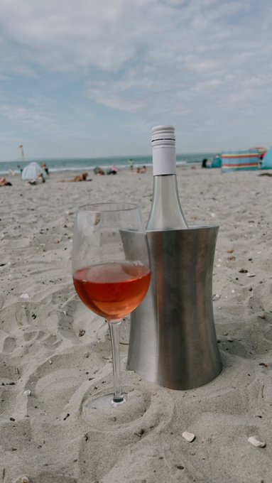 Having the best day at West Wittering beach today https://t.co/k23vc52Qrz<a href="/tag/linkinbio"class="tags"><span>#linkinbio</span></a>