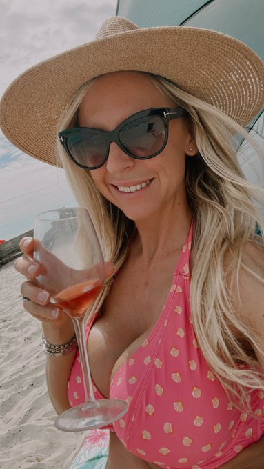 Having the best day at West Wittering beach today https://t.co/k23vc52Qrz<a href="/tag/linkinbio"class="tags"><span>#linkinbio</span></a>