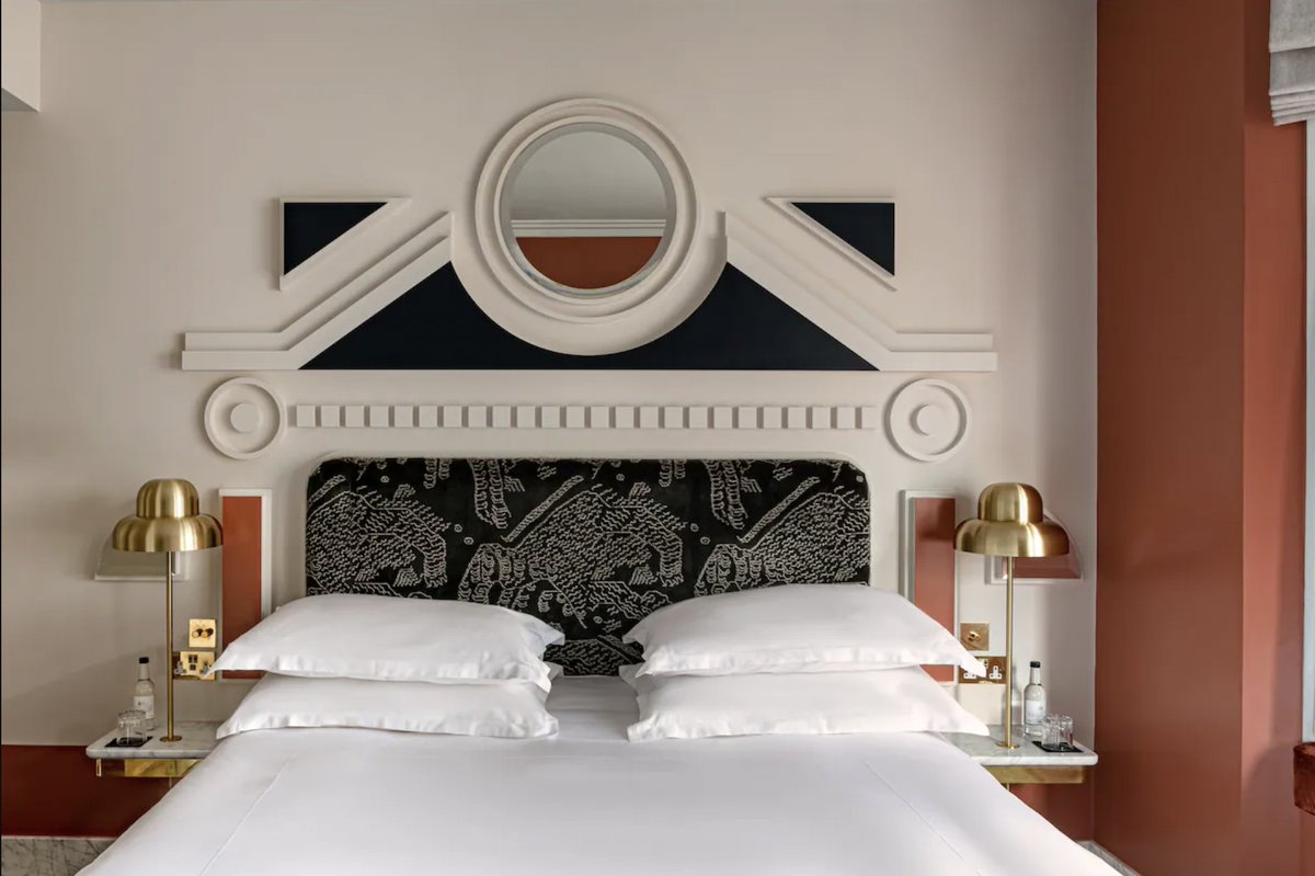 Hotels.com UK tweet media