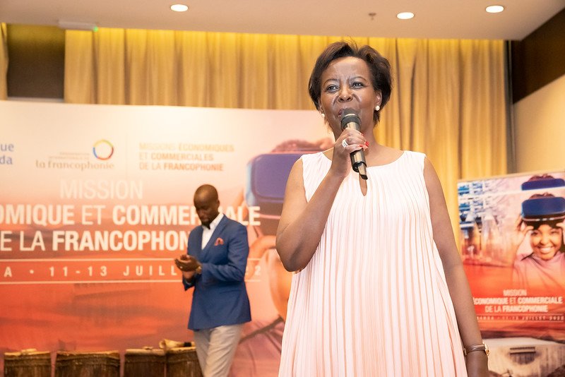 RegIsheja's tweet photo. J'ai également eu le plaisir d'être maître des cérémonies lors du cocktail de la #MissionECOF organisé par le @RwandaGov et réhaussé par la présence de l'Hon. @habyarimanab Ministre de @RwandaTrade & Madame @LMushikiwabo SG de l'@OIFrancophonie.
#OIF #TransMeet #RwOT #Rwanda https://t.co/9vWjPhukfe