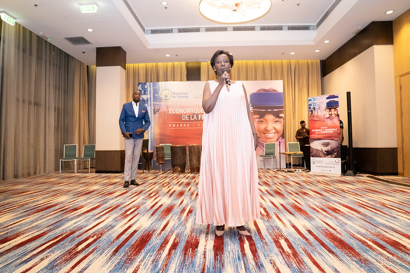 RegIsheja's tweet photo. J'ai également eu le plaisir d'être maître des cérémonies lors du cocktail de la #MissionECOF organisé par le @RwandaGov et réhaussé par la présence de l'Hon. @habyarimanab Ministre de @RwandaTrade & Madame @LMushikiwabo SG de l'@OIFrancophonie.
#OIF #TransMeet #RwOT #Rwanda https://t.co/9vWjPhukfe