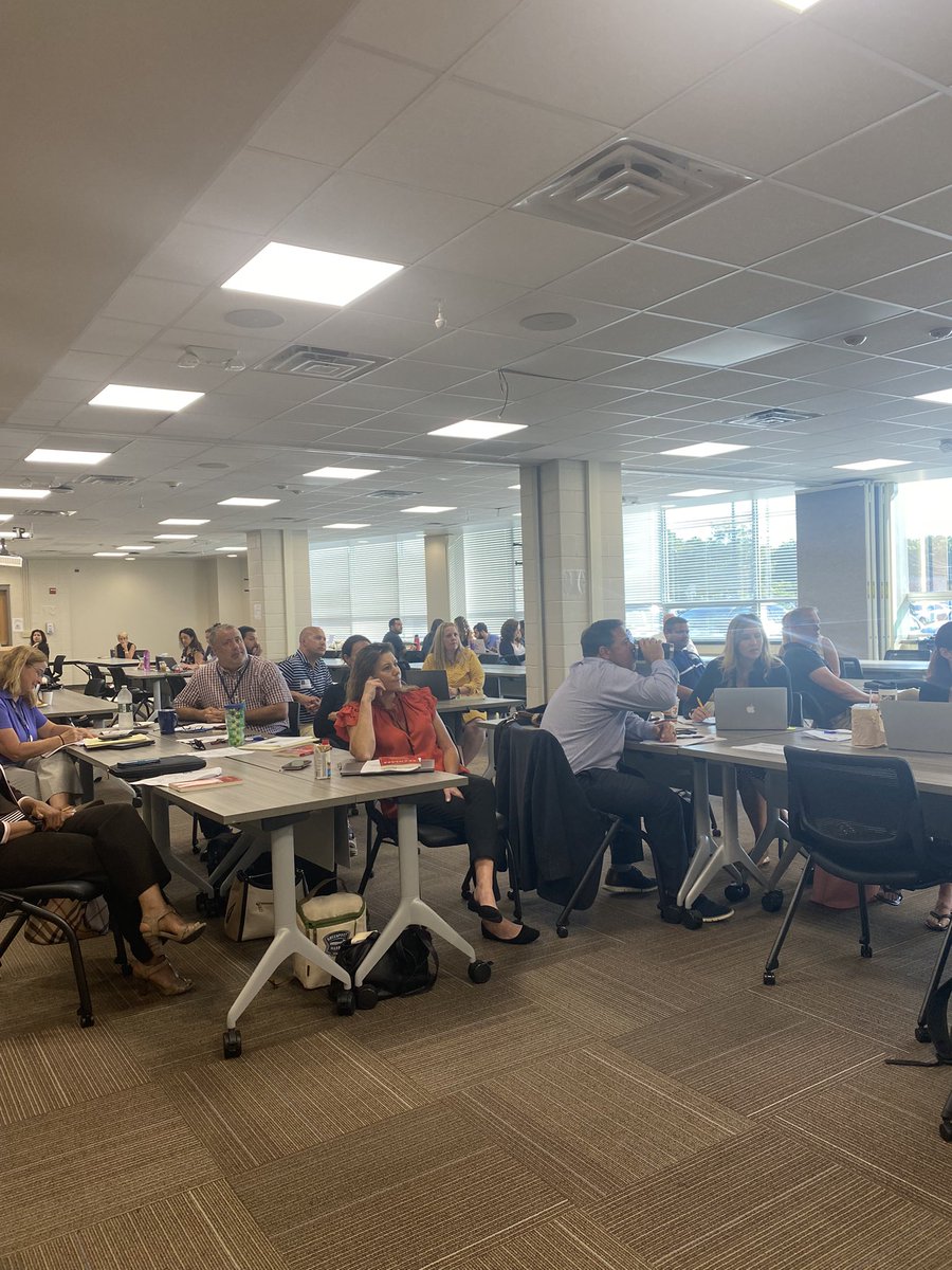 ESBPD's tweet photo. @DouglasReeves So excited about Leadership academy with author Dr. Douglas Reeves!! https://t.co/dead9qbBEG