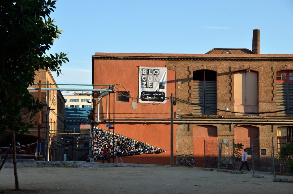 CguideArch's tweet photo. @funarco @GrupoCosentino #BuildingTheCommons #Barcelona
#2 | BlocOnze de Can Batlló by @lacolarq
➕ https://t.co/YqDUkle86k
📷 Lacol
This project began in 2011 with the transfer of one of the warehouses of the Can Batlló factory to a neighborhood organization. https://t.co/RQPdWn8O4U