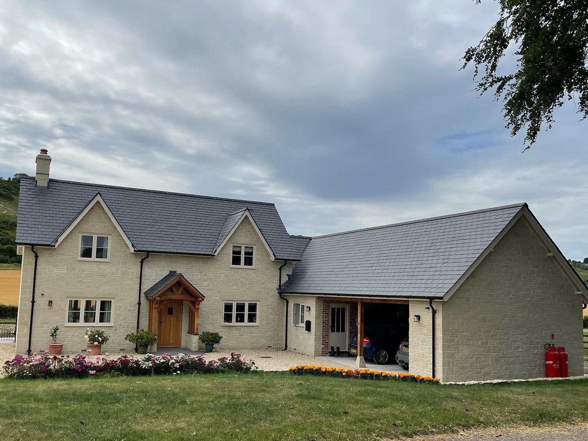 Lovell_Stone's tweet photo. Beautiful new build in Wiltshire in our #Chicksgrove D Bed Sawn, Split &amp; Tumbled guillotine cut building stone. 

Property built by PF Parsons Ltd

#chicksgrovestone #buildingstone #newhome #newbuild #britishstone #naturalstone #sourcelocal #buildingmaterialsupplier https://t.co/zmWQuNCEts