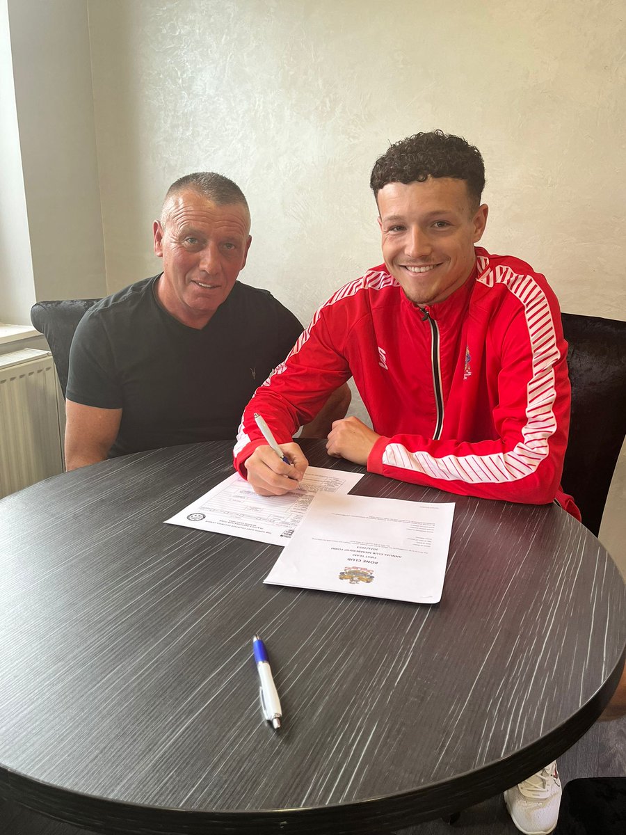 ▶️ Lang is a Salmoner

We are thrilled to announce that Striker, David Lang has agreed to join Darwen for the 22/23 season.

'Langy' has been with us since the beginning of our Pre-Season campaign and joins from Blackpool Wren Rovers.

Great to have you on board <a href="/langy_9/">david lang</a> 👏