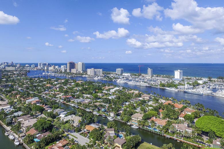 weather2travel's tweet photo. With miles of #white-sand shores, warm azure #waters and year-round #sunshine, it's easy to see why #Florida is a #holiday haven in the #USA 😍🌅

Check out 👉 Alternative Florida: the Sunshine State beyond Miami &amp; Orlando https://t.co/rCEUhz4auf

@pip_says @VISITFLORIDA @tui https://t.co/OHfwoxkvIO