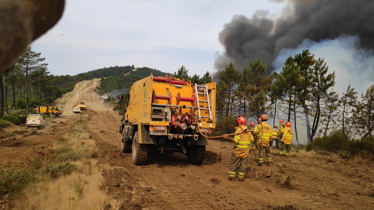 IsabellaMrp's tweet photo. #losamarillos son los que están en primera linea de fuego, solo hay que cruzarse con ellos en caminomorisco y ver sus caras y su ánimo. Los medios de comunicación intentan vendernos otra realidad. Adelante 💪🏻. @ceextremadura @informativost5 @A3Noticias @sextaNoticias https://t.co/Y03l1KMEQv