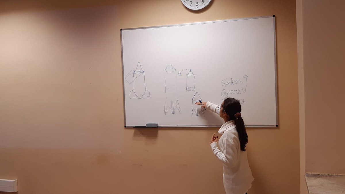 CienciaULL's tweet photo. 🚀El alumnado👩‍🚀🧑‍🚀del grupo de #TEIDESAT 🛰️ del «Eje de Ciencia, Ingeniería y Tecnología»  ha estado trabajando durante la mañana☀️en el  #CCT_Canarias🔭de la @ULL y la @FundacionDISA, diseñando un cohete🚀.
 
#CCT_Canarias22 #MacaroNightEU https://t.co/fYUlfAHWJA