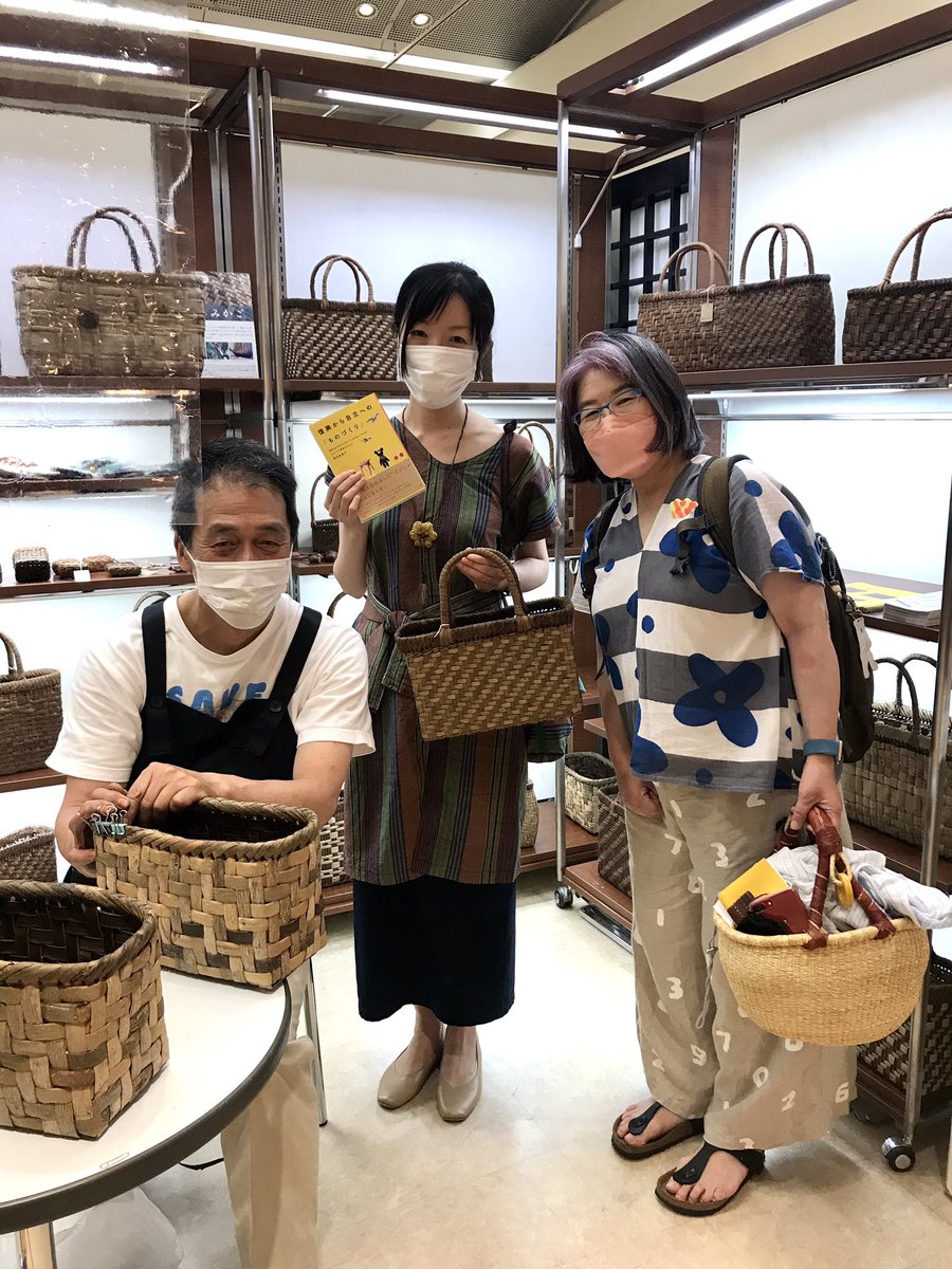 emi229's tweet photo. 催事1日目！　仕事でお世話になった方がトークイベントを聞きに来てくださったり、友達がくるみかごや編花、本やイヤリングを買ってくれたりしてうれしかったです✨

未来を紡ぐ東北の手しごと展2022
7月13日（水）〜18日（月・祝）10時半〜19時半（最終日〜18時）
日本橋高島屋S.C.本館8階 催会場 https://t.co/zM1LQCZrUf