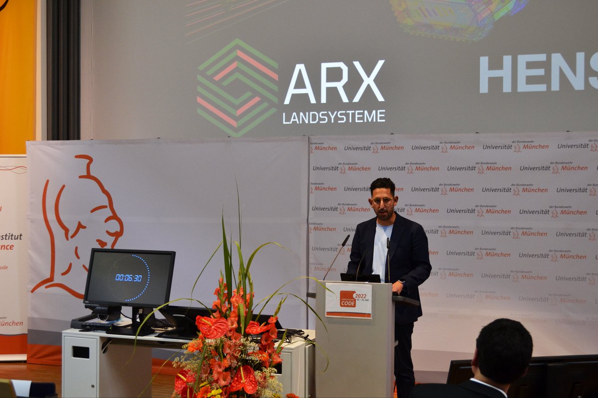 Marc A. Wietfeld, #ARXLandsysteme &amp; <a href="/hensoldt/">HENSOLDT</a> Venture/Sensors GmbH, stellt in seinem #Pitch eine #Idee mit dem Titel „Bird’s Nest: Joint Fire Support UxV-System“ vor. Die Technologie dreht sich um Feuerunterstützung im Gefechtsfeld mittels #KI. #CODE2022