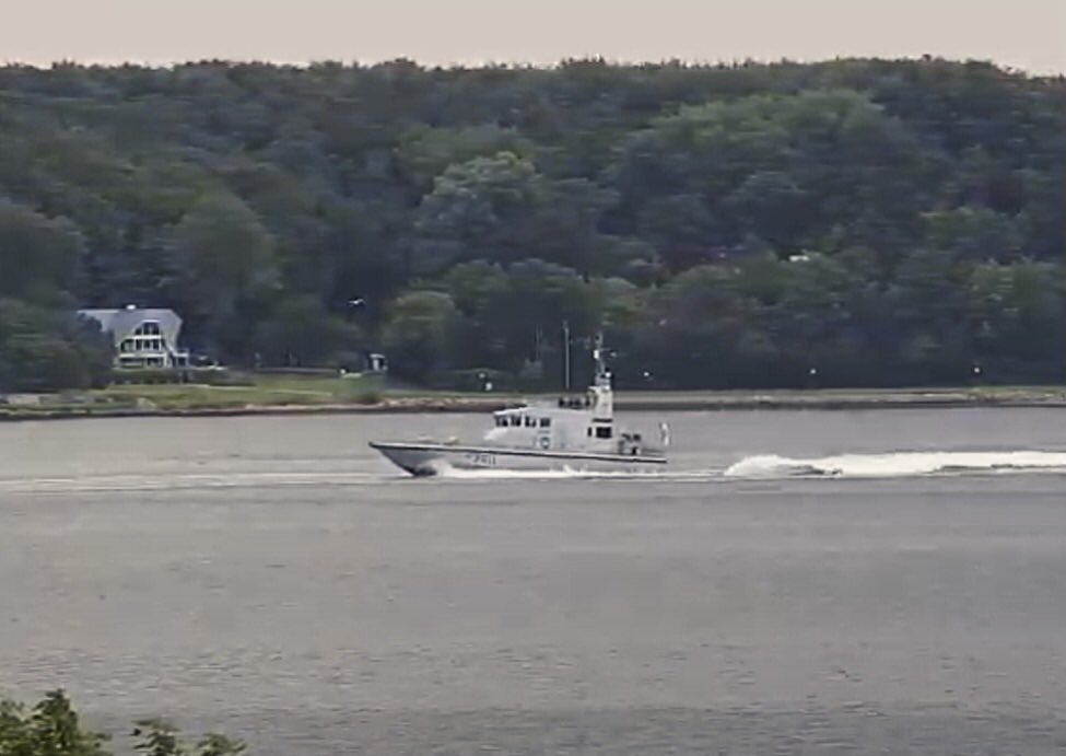 WarshipCam's tweet photo. HMS Example (P165), HMS Biter (P270), HMS Blazer (P279)  and HMS Puncher (P291) Archer-class P2000 patrol vessels leaving Kiel, Germany – July 13, 2022 #HMSExample #HMSBiter #HMSBlazer #HMSPuncher #P165 #P270 #P279 #P291 https://t.co/XNSJTVFdln