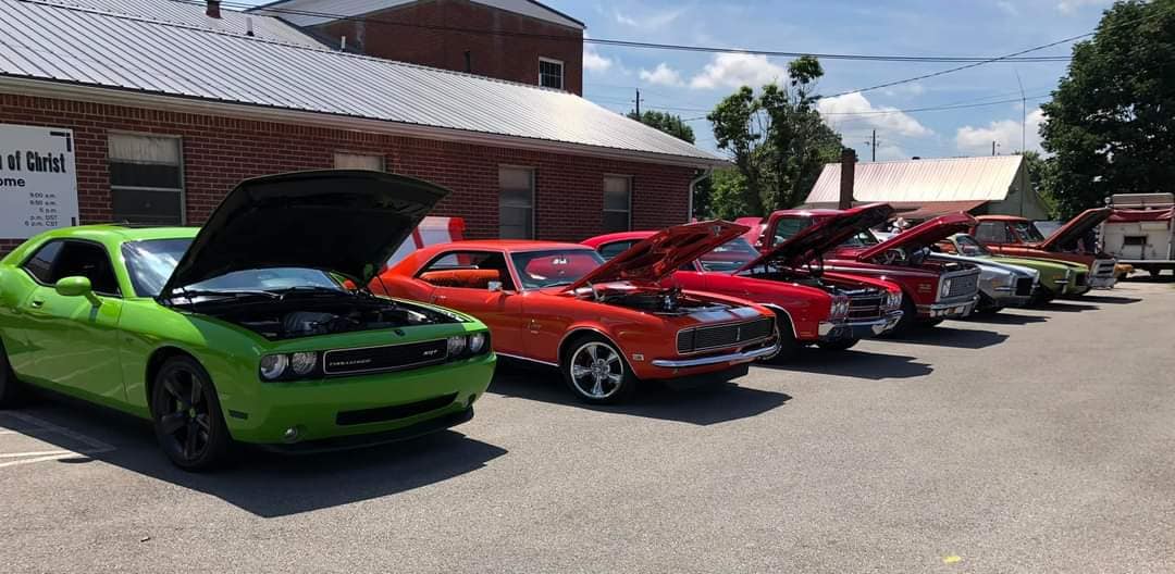WPSDLocal6's tweet photo. Looking for weekend plans? A car show is driving in to Paducah's CARson park and it's sure to be fun for the whole family! 

#topgunkoolcars #trooperisland #paducahevents  https://t.co/DMpujsuLQm https://t.co/tJ6gBxdW91