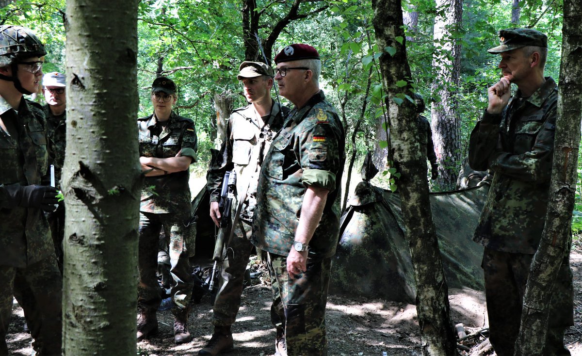 Spontane Dienstaufsicht beim Luftwaffenausbildungsbataillon Germersheim. Die #Grundausbildung macht einen sehr guten Eindruck! Kamerad|innen mit unterschiedlichsten Ausbildungshintergründen zeigen, was Teamwork in der Truppe bedeutet. Bei der Infrastruktur werden wir nachbessern!