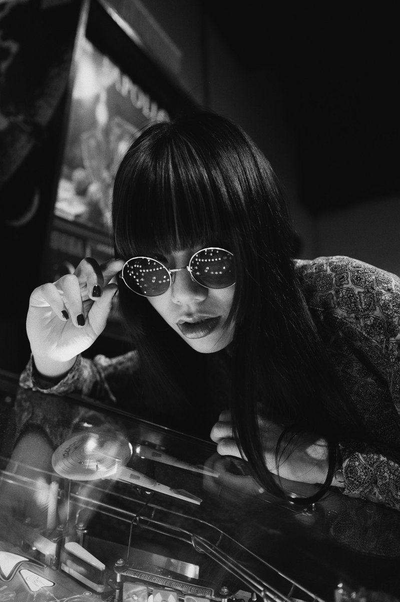 djamtjamdjt's tweet photo. portrait / monochrome https://t.co/McTYUy79lE