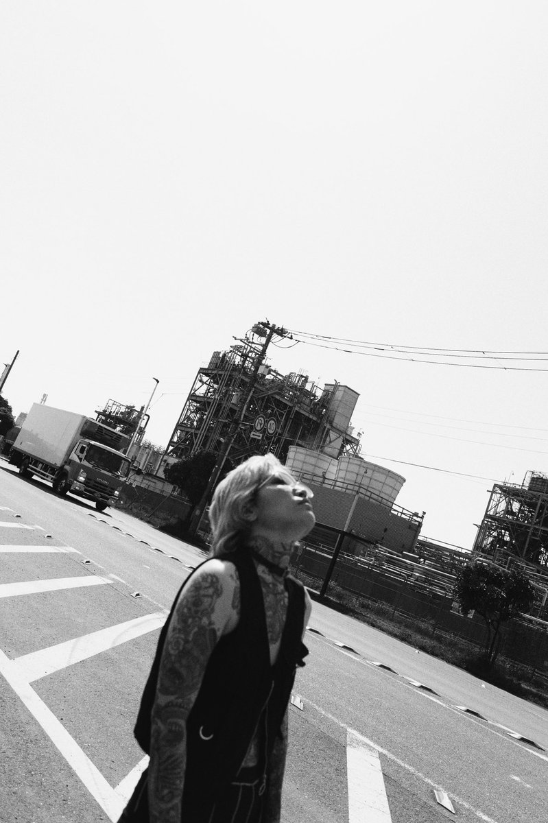 djamtjamdjt's tweet photo. portrait / monochrome https://t.co/McTYUy79lE