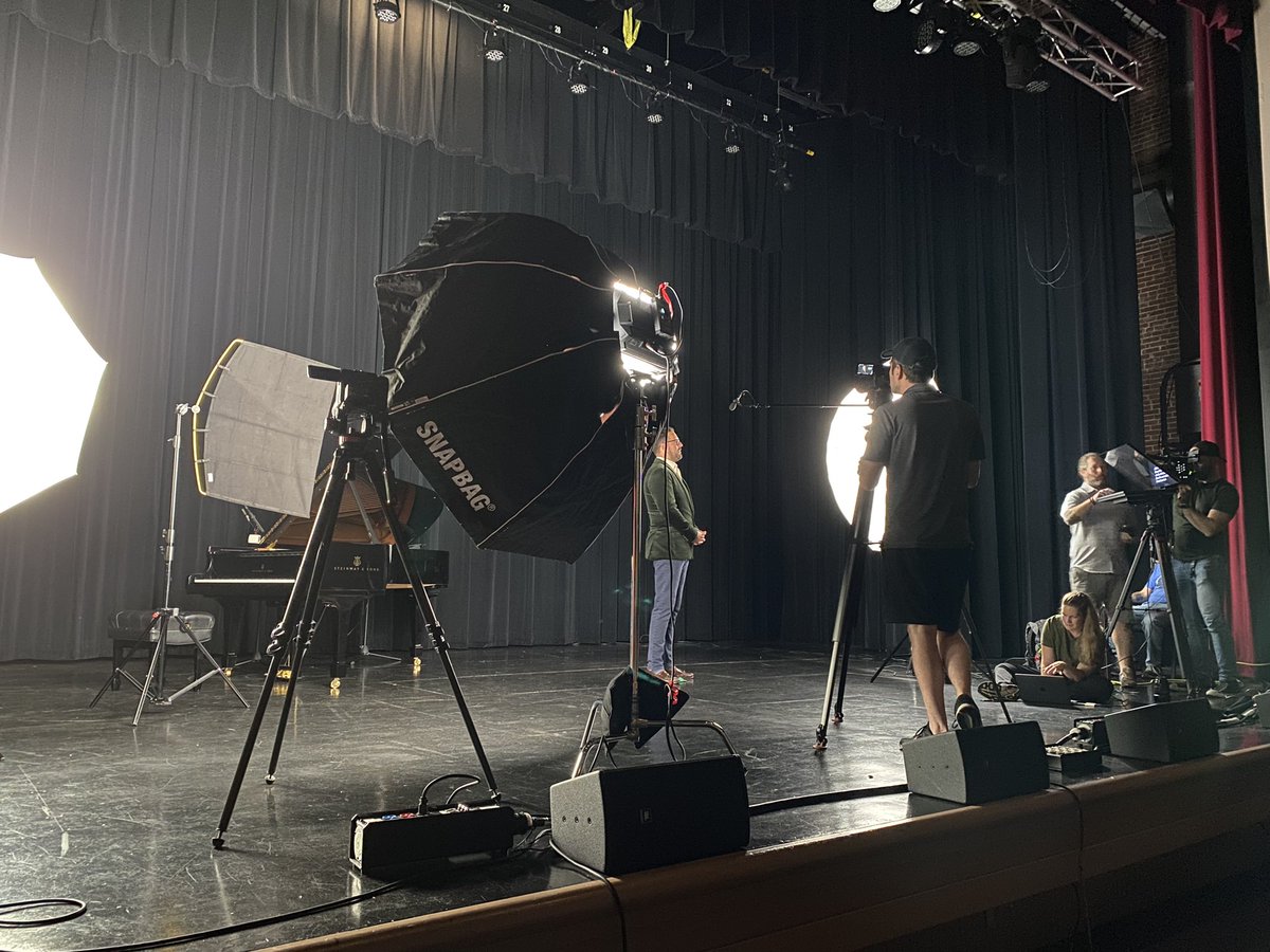 It’s beginning to sound a lot like Christmas… Opera Edwardsville wrapped their 12 Days of Opera Edwardsville yesterday! Make sure you’re following OE and signed up for their emails so you catch these videos in December!