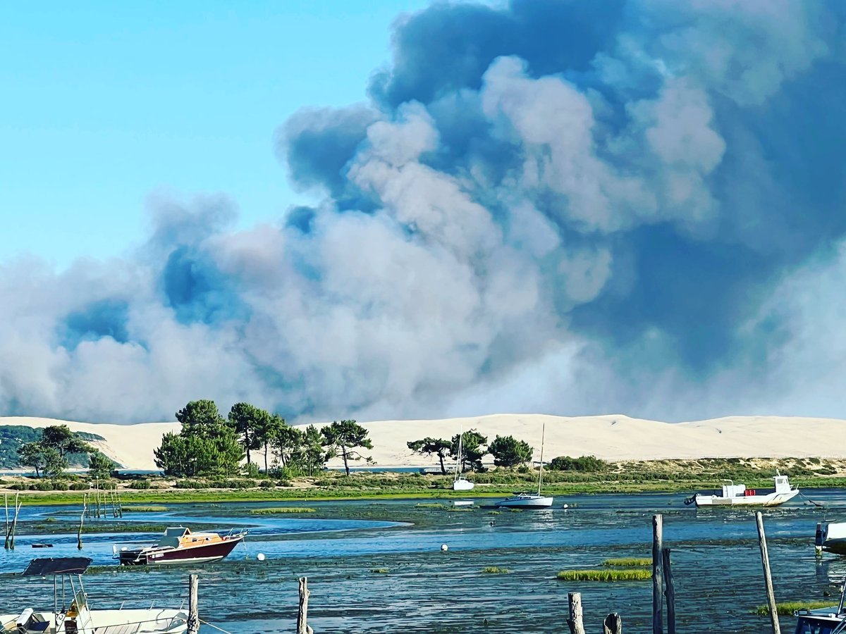 C’est l’un des plus beaux sites au monde et il est en flamme …1700 hectares Immense #tristesse #horizon #DuneduPilat #incendies courage à tous les #pompiers #gironde