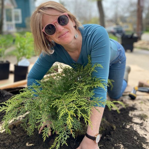 AgCollaborative's tweet photo. Pour out all the G&amp;Ts for our girl, Kari, today! 

Happy Birthday, Kari! AGC would be lost without your wisdom, humor, and sass. 

Drop a comment below to wish Kari a Happy Birthday and share one of the many things you love about her. https://t.co/qdELhk9XJV