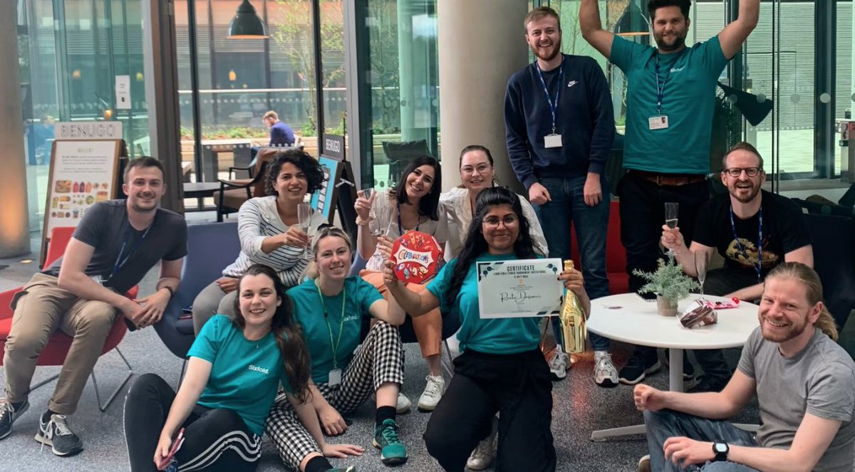 Celebrating those Sixfold sporting wins. Reeta dominating the Table Tennis tournament (winning a tense final vs. Huawei) and some strong commitment in the football (thanks to coach Vibhav)! 👏 🥂