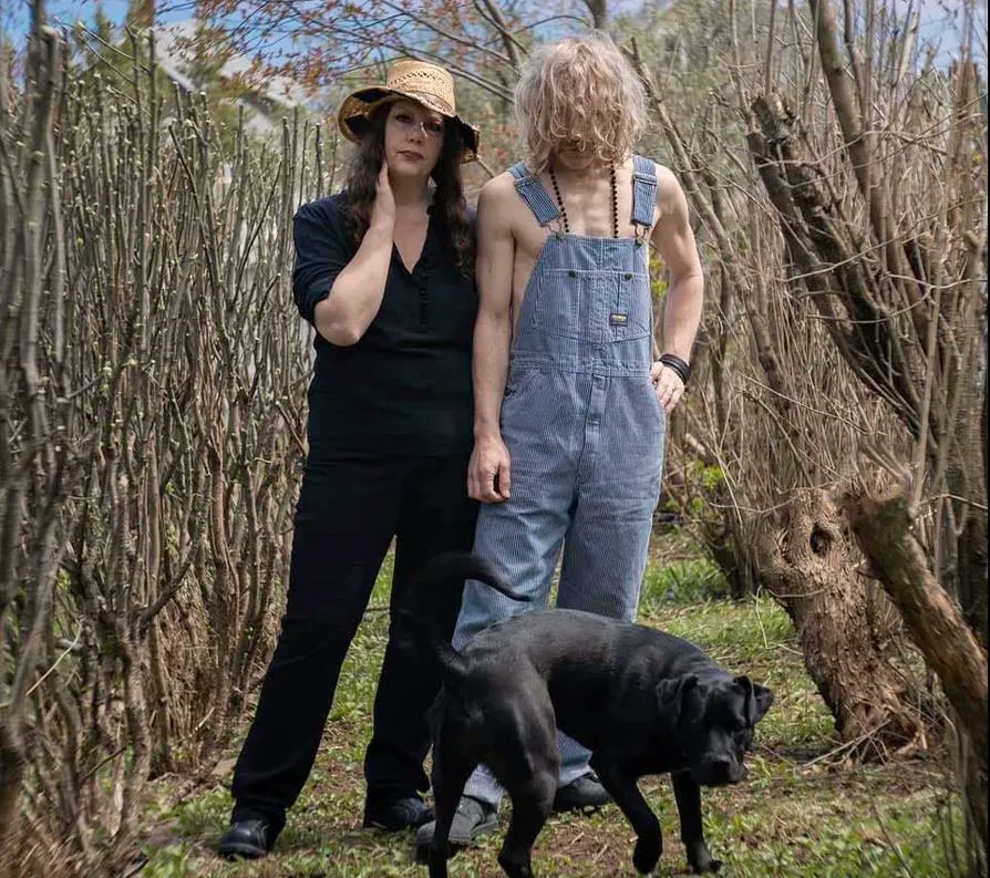 NoiseMag's tweet photo. Le concert de Low au Primavera Sound 2022 en vidéo (avec une intense reprise du "You Suffer" de Napalm Death) : https://t.co/BuYXAkRIMe https://t.co/ABMPP92IE3