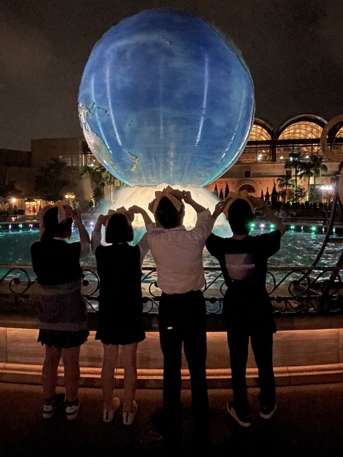 蘀 Aries ディズニーシー 楽しかった ホテルから スマホでライト振ってくれた方ありがとう みんな友達だね 今度 オフ会しよーぜ ディズニーシー ディズニー ディズニーシーホテル T Co I4vfwiqrzq Twitter