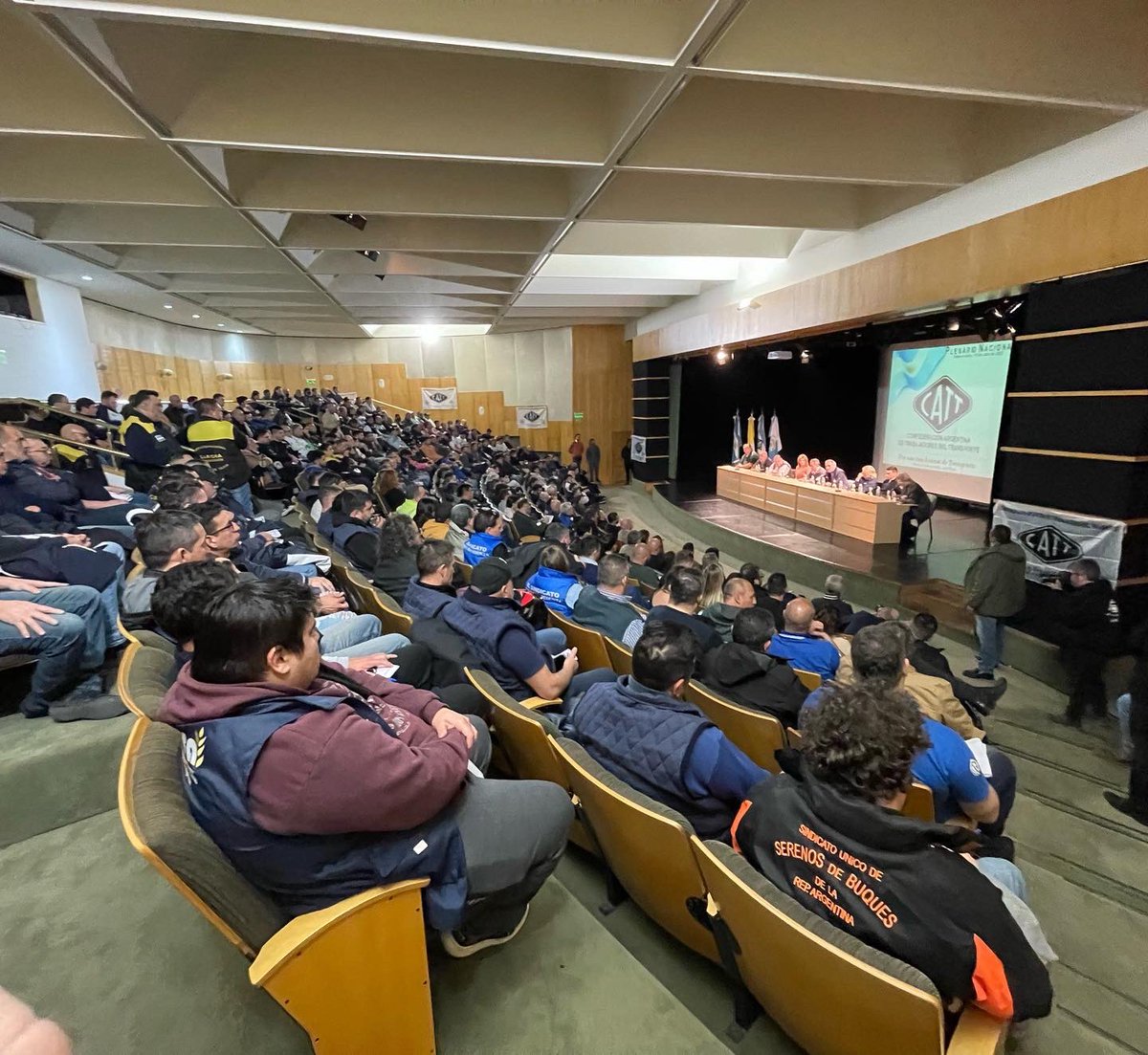 FeMPINRA's tweet photo. Ayer, nuestra Federación asistió al #PlenarioGeneral convocado por la @CATT_Prensa, donde se  discutieron las preocupaciones políticas y económicas que atraviesa el sector del #Transporte y la urgente necesidad de concretar políticas como la #LeyFederaldeTransporte. https://t.co/ie4ZBUpsjM