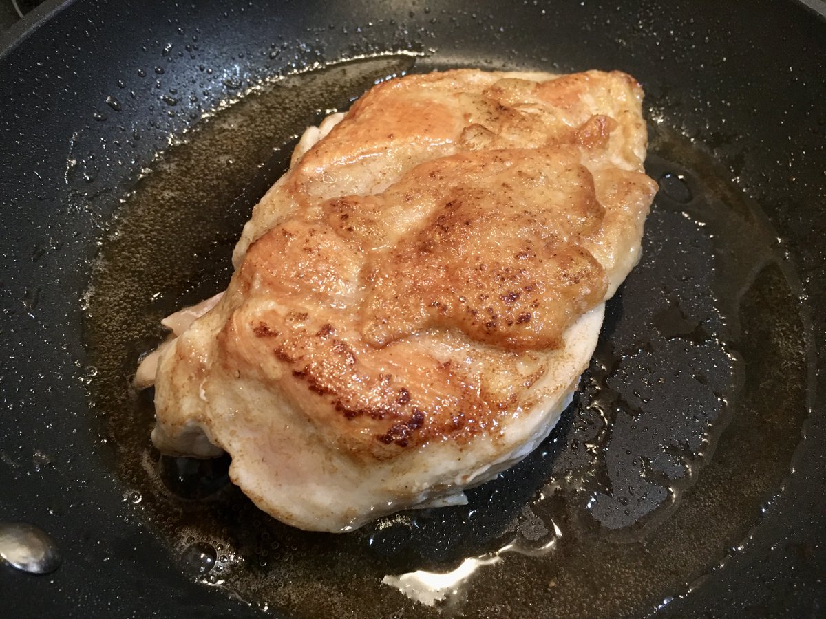 ayana_gohan's tweet photo. Today's dinner😋
Sautéd Chicken Breast with Lemon Cream Sauce
I simmered the chicken breast on low heat after I sautéd until golden so that it was not dried out.
#Dinner 
#chickenbreast
#lemoncreamsauce
#Cooking https://t.co/E9OvKSJEs4