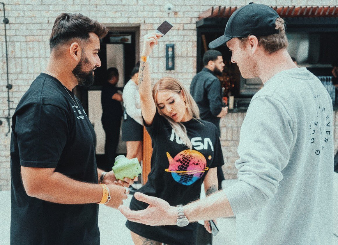 chef_meta's tweet photo. Just found this from last month haha ๐ธ
In the words of @MojitoNft when this picture was taken | @HAPEsocial โShake it like a Polaroid pictureโ
#HAPENYC https://t.co/PkahqxfLOE
