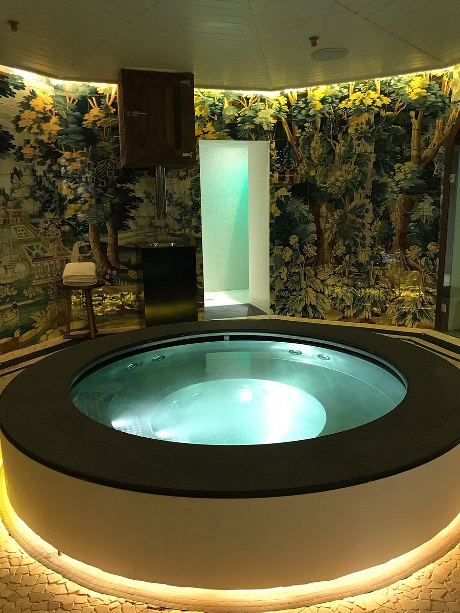 TheWorldsBestH1's tweet photo. The Top 25 Hotels In The World - From The Tripadvisor 2022 Travellers Choice Ratings: 10. BLESS Hotel Madrid, Madrid, Spain https://t.co/VN94eYTngF https://t.co/i6Cy0M4jBO