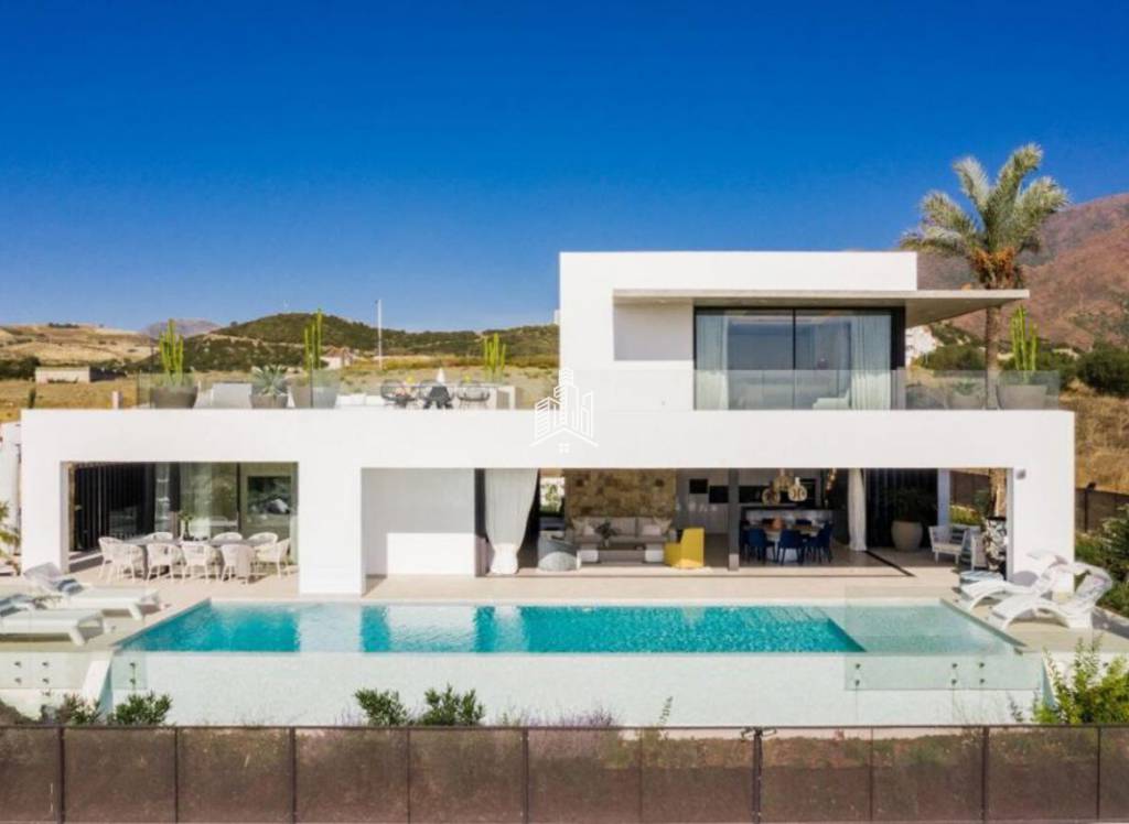 estates_jt's tweet photo. Consultez le lien https://t.co/UXwXetHXUT pour visualiser cette magnifique villa.
Cette villa incarne des designs modernes qui incluent du bois naturel et de la pierre pour créer une ambiance chaleureuse.
#Jt_Estates #Spain #Attractive_Property #Beautiful_Views #Private_Pool https://t.co/MpQM9BEbLQ