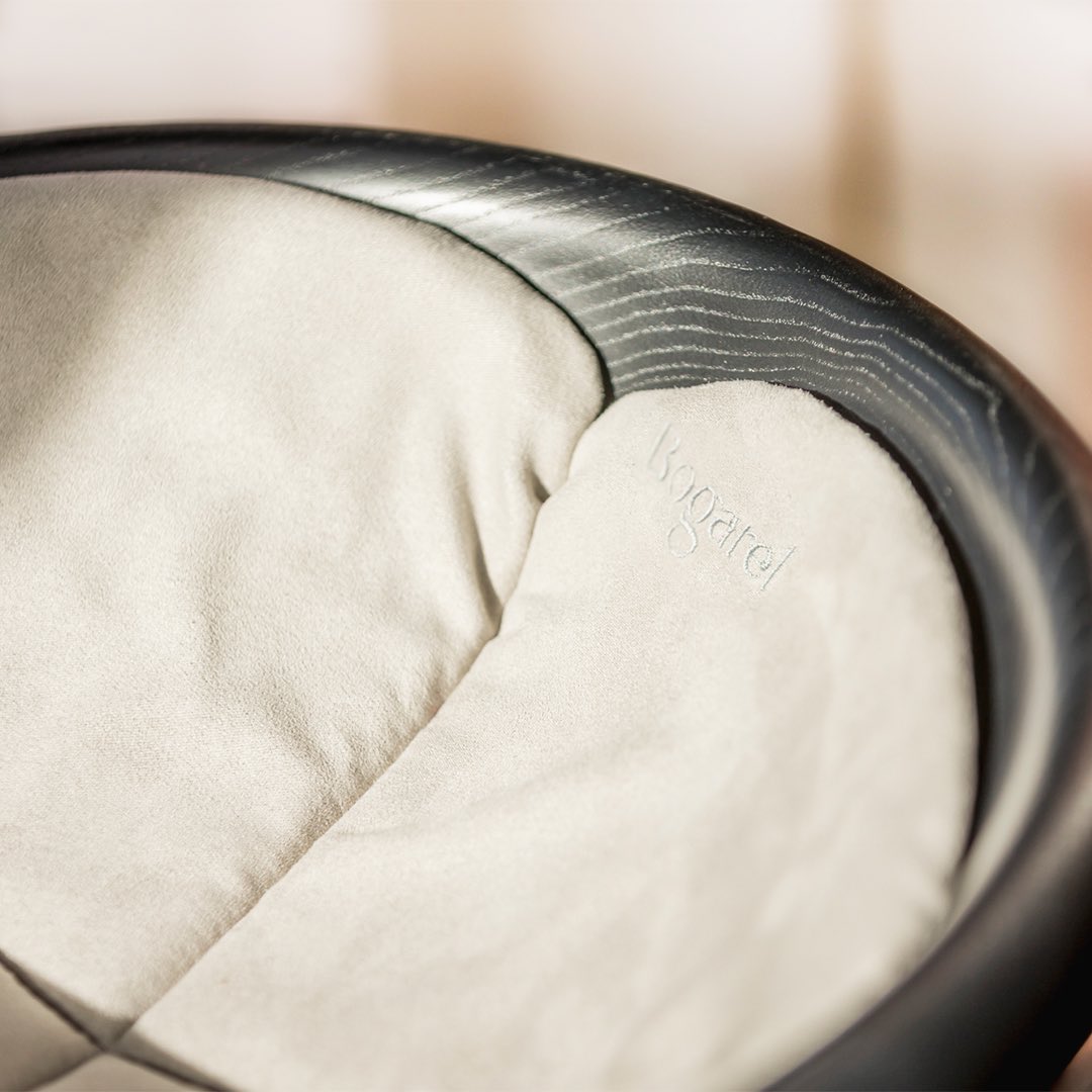 The velvet used for the Bogarel cushions and beds is made from recycled bottles. They are hand-sewn by seamstresses in Italy.

It is a soft and cat-friendly material on which the cat can lie comfortably.

#cattree #interiordesign #innovativedesign #catfurniture #homedesign #cat