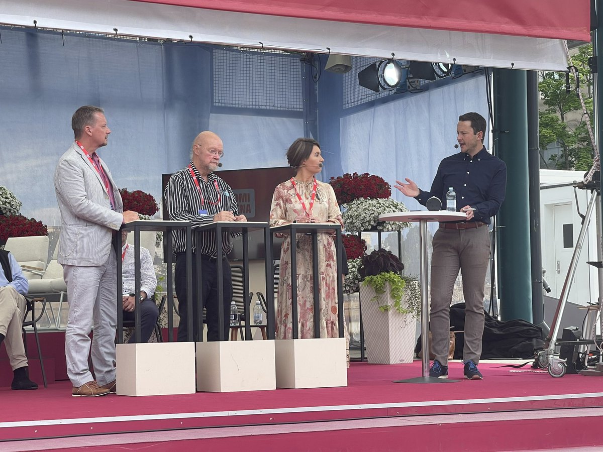 Porissa parin vuoden tauon jälkeen, tänään todella paljon mielenkiintoista terveydenhuollon ohjelmaa. #suomiareena2022 #lääkäriliitto #sote