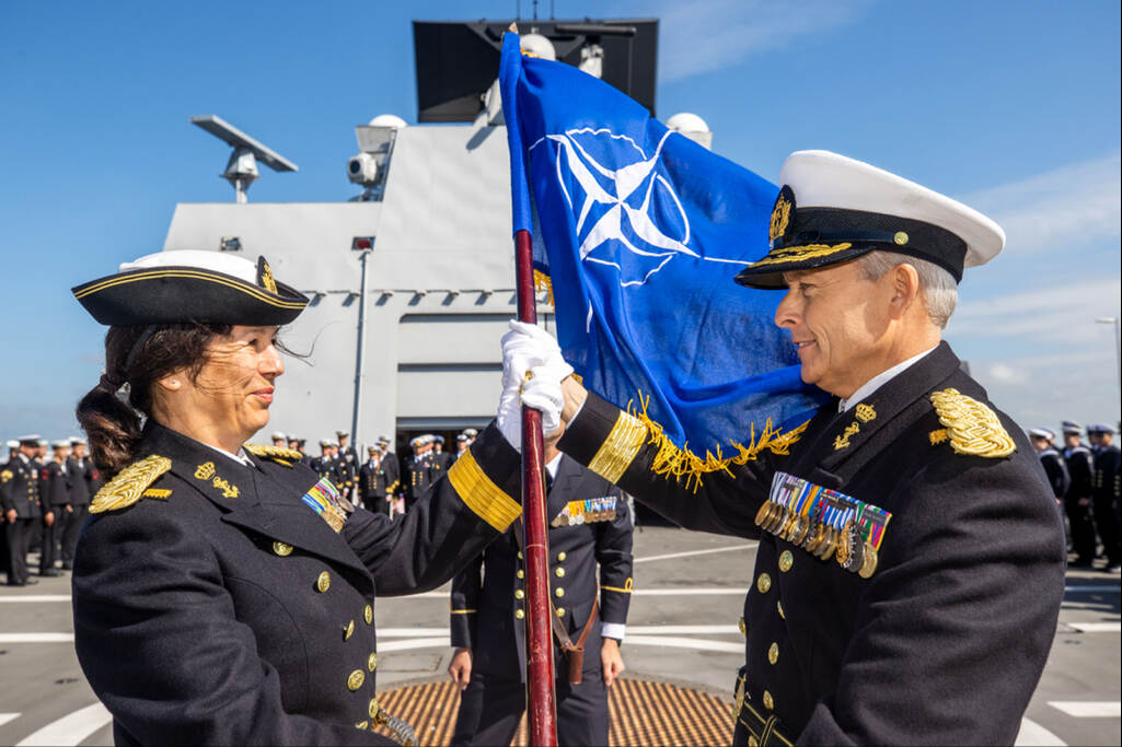 Defensie's tweet photo. De permanente maritieme reactiemacht van de NAVO stoomt momenteel op richting de Oostzee. Gisteren vertrok de zogenoemde Standing NATO Maritime Group 1 (SNMG1) om de Russen aanwezigheid van de NAVO te tonen.

Bekijk het weekoverzicht defensieoperaties👇

https://t.co/7aMiox0lGI https://t.co/CsXtsVojvv
