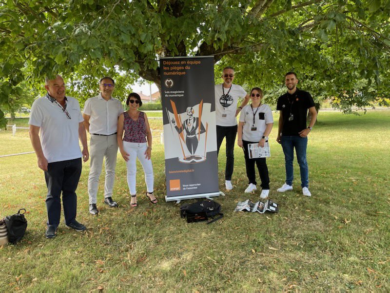 OrangeBFC's tweet photo. Les ambassadeurs @OrangeBFC sont à Lavoncourt (70) aujourd’hui et proposent aux jeunes de 9 à 14 ans un Escape Game : #LesMagiciensDuNumérique
Cette expérience immersive et ludique leur apprend à déjouer les pièges du Numérique.
#OrangeDigitalCenter #InclusionNumérique https://t.co/Gk4wpalLS5