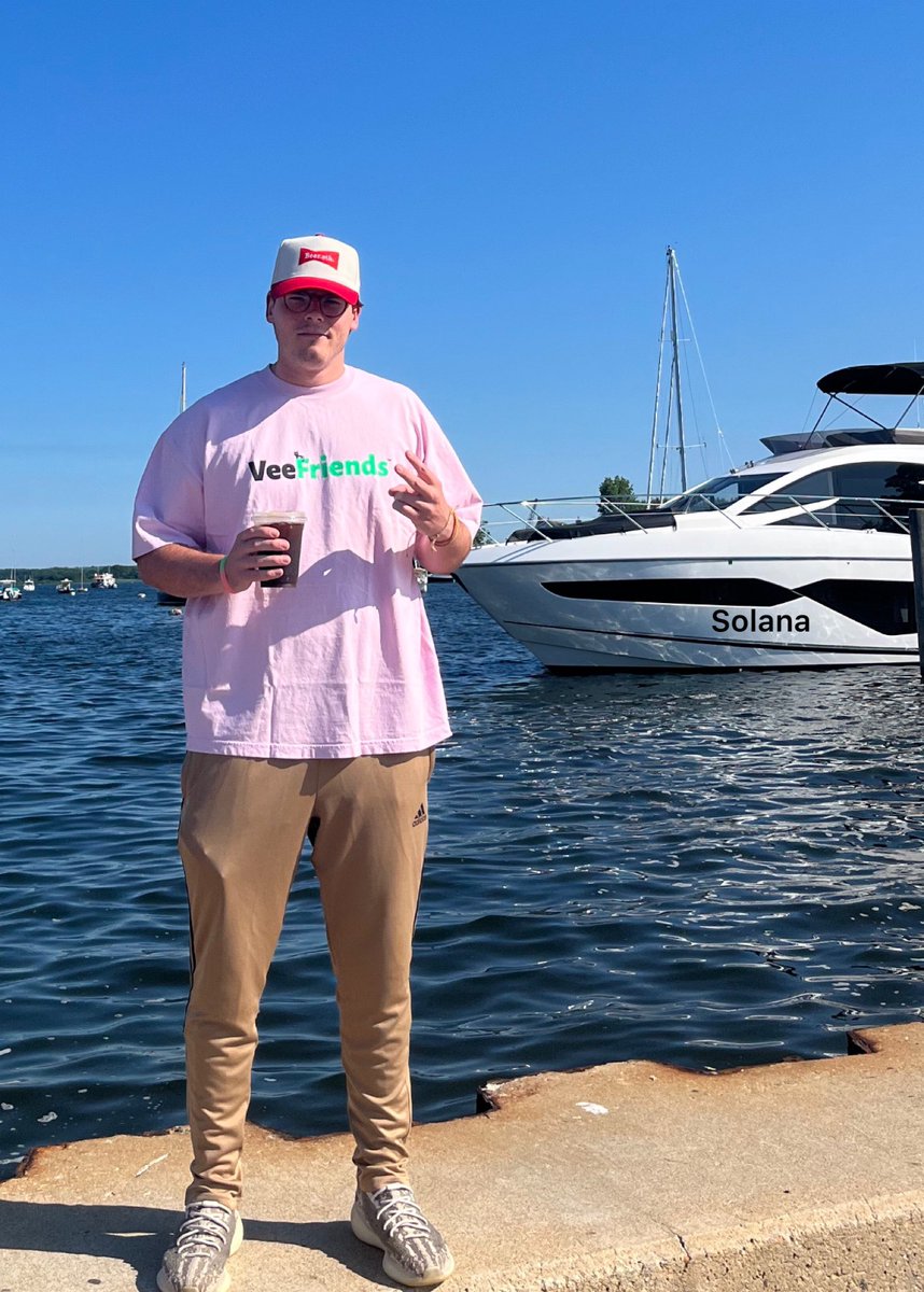 alancarroII's tweet photo. Gm, searching for crypto whales https://t.co/9D0L7nxVyj