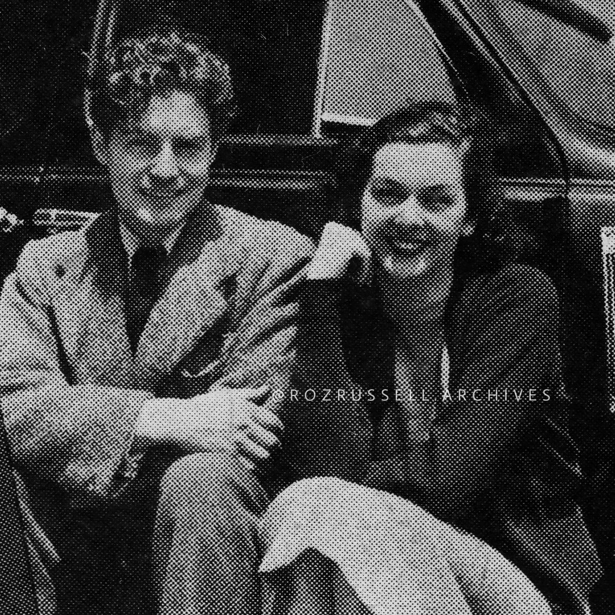 Roz and Robert Donat on the set of "Citadel."

📸:Clipping from my private collection