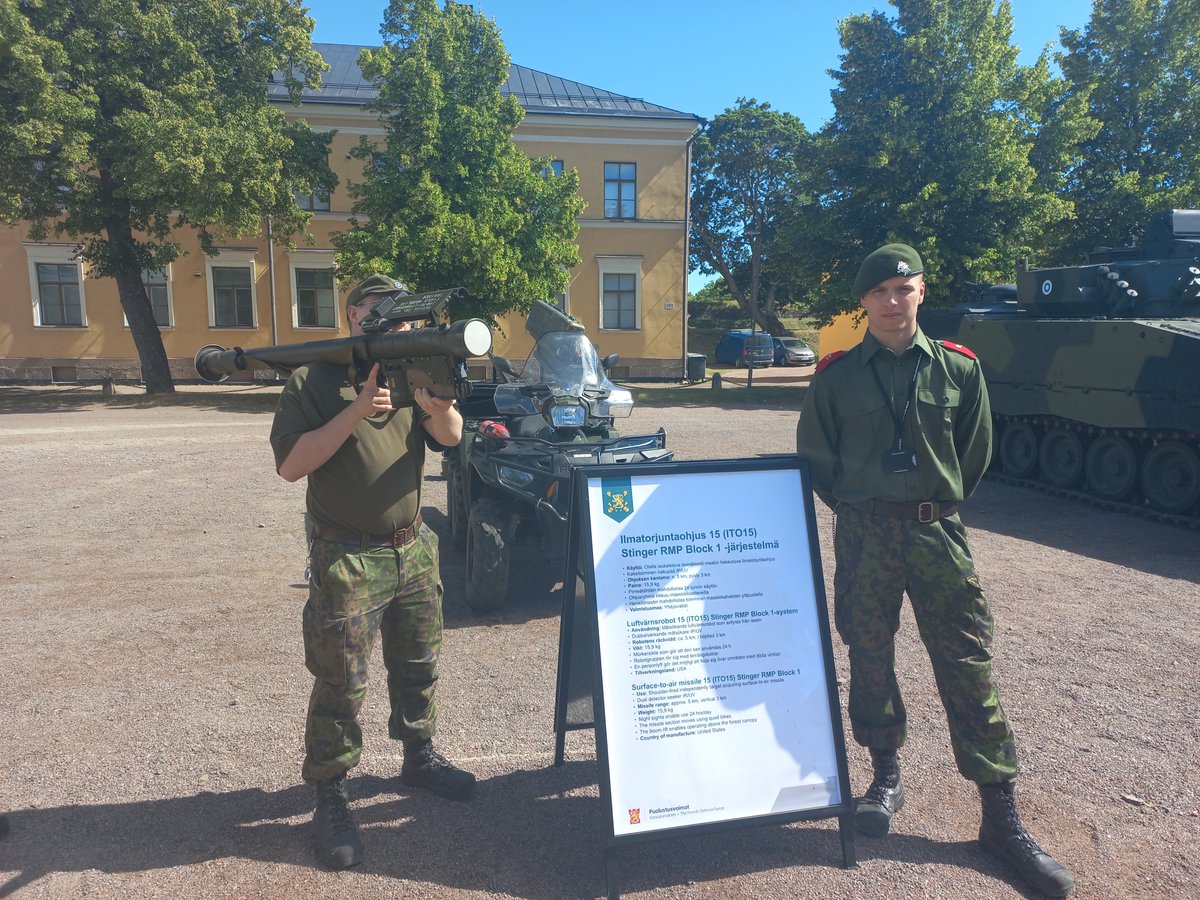 KarjalanPR's tweet photo. Karjalan prikaatin Kaakkois-Suomen aluetoimisto esittelee varusmies- ja reserviläiskoulutusta Tattoo -sotilasmusiikkitapahtumassa Haminassa. Tervetuloa tutustumaan #karjalanprikaati kalustoonkin. #KaartiPäälle #karjalanprikaati #kasaltsto @MaasotaK https://t.co/dsPnYiDm6j