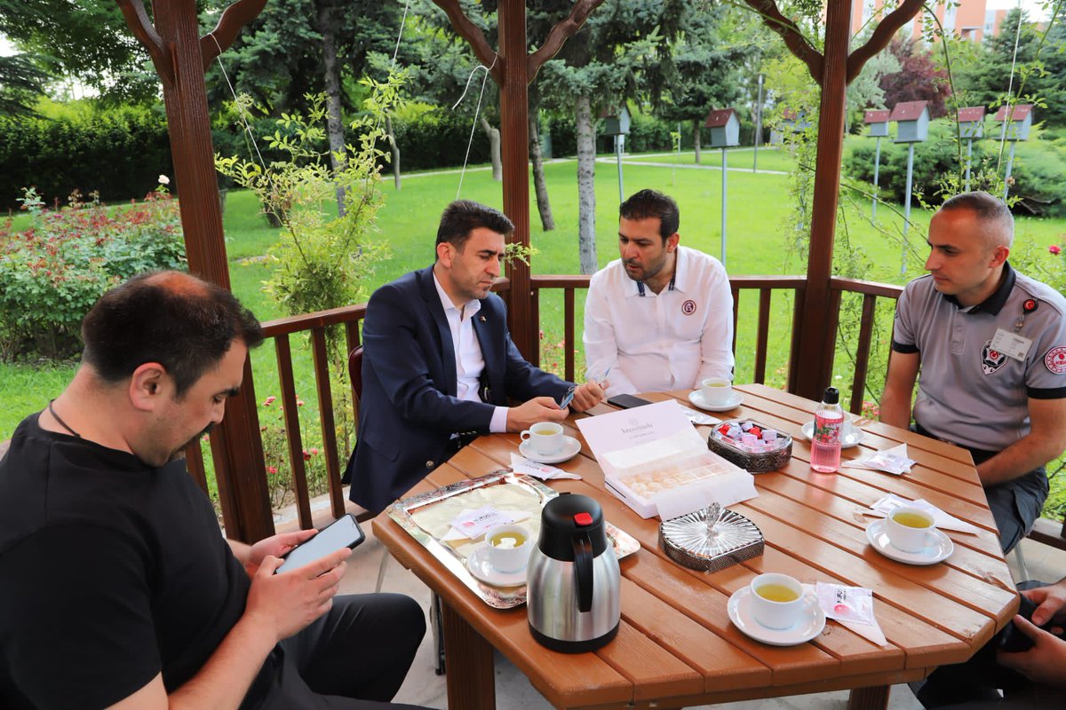 NVİ’de vatandaşımızın acil ihtiyaçlarını karşılamak için  7/24 çalışan mesai arkadaşlarımızla bayramlaştık.. <a href="/TCNufus/">Nüfus ve Vatandaşlık İşleri Genel Müdürlüğü</a> #HayatınızınHerAnında