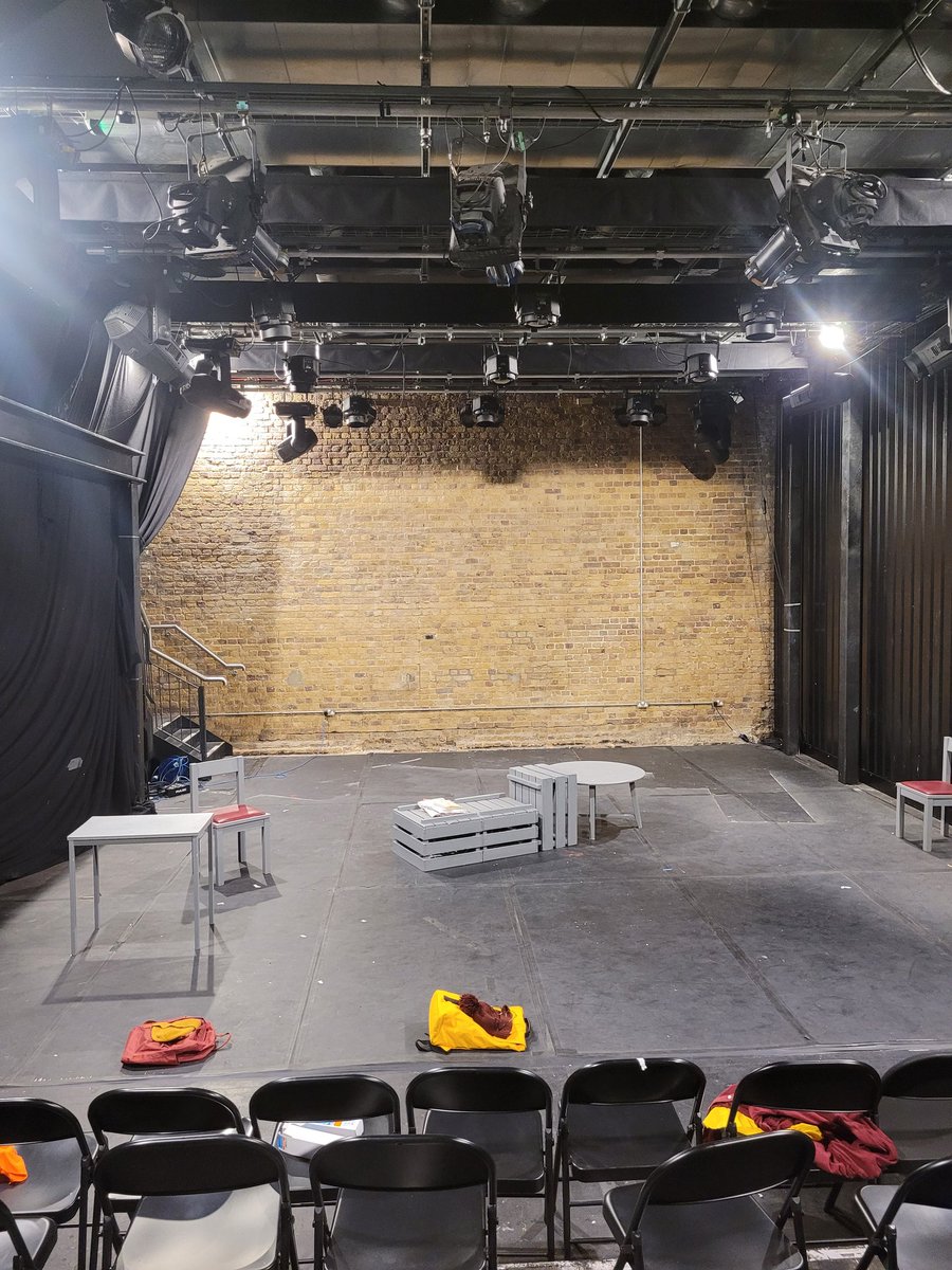 ActAidanButler's tweet image. Back doing the tech for @LSDA_Acting advanced student grad show. Feels soo good to get back into a theatre once again!

@TheUnionTheatre #actor #actorslife #teching #sound #lights #theatre