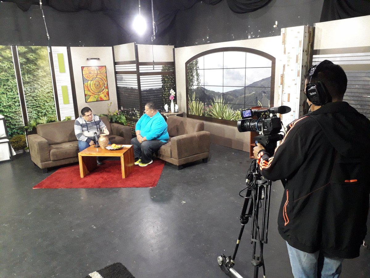 DirEduTachira's tweet photo. #13Julio "La Expo Robótica 22 rompió paradigmas educativos, permitió unir esfuerzos de trabajo entre los niños con sus padres y docentes" @YuniorClavijoM 

@FreddyBernal @KaremDeBernal @BermudezJoseA @jghuerfanoo @Gob_Tachira @TachiraCLET @charlychaves @INTEDUCA_GDT @NoticiasTRT https://t.co/VawDFeQOjt