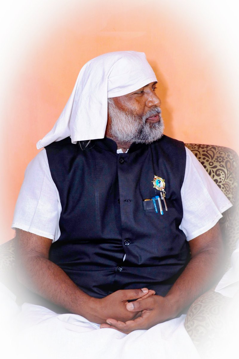 HitkariAjay's tweet photo. गुरु बिनु भवनिधि तरिअ न कोई ! जो बिरंचि शंकर सम होई !! 🙏

श्री गुरु पूर्णिमा महापर्व की आप सभी को अनंत शुभकामनाएं 🎉

#happygurupurnima ❣️ https://t.co/fzFH7lZGQh