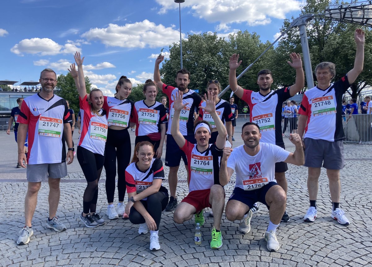 SulzerGmbH's tweet photo. Flott unterwegs beim #B2Run in #Muenchen 
Für unsere laufbegeisterten Kolleg*innen ging es quer durch den Münchener Olympiapark – mit Zieleinlauf im legendären Olympiastation👏🏅Schön war’s und bis nächstes Jahr. Keep IT Running! #wearesulzer #sulzergmbh #FunAtWork #teamwork https://t.co/Wkiy2jOUsb